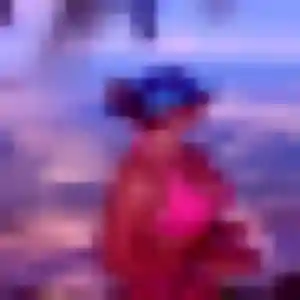 Contacte Emma, 39 ans à Changé en privé