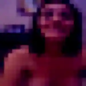 Lea, 19 ans, en ligne à Évron pour une rencontre coquine