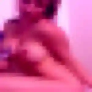 Ibtissam, 21 ans, en ligne à Ozoir-la-Ferrière pour un rencontre cougar