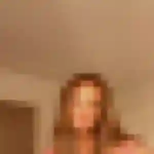 Magalie, 20 ans, connectée à Paris pour un rencontre cougar