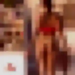 Madeleine, 42 ans, connectée à Port-Saint-Louis-du-Rhône pour un rencontre cougar