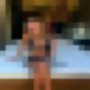 Ulrike (19 ans) à Pouzauges cherche un rencontre cougar aujourd'hui