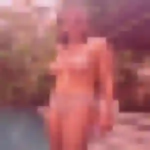 Leontine, femme de 19 ans cherche rencontre cougar à Saint-Mars-du-Désert