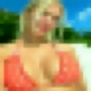 Christelle, 34 ans, en ligne à Uzès pour une rencontre coquine